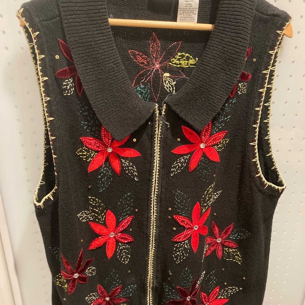 White Stag Christmas Vest Plus Size 18-20 Beautifully embroiled Poinsettias